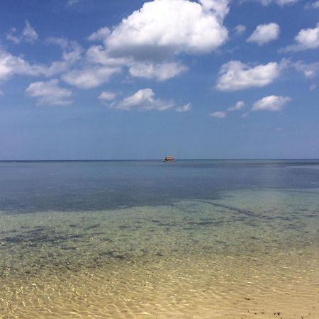 בוסואנגה Seafront Cottage Ocam Ocam Beach מראה חיצוני תמונה