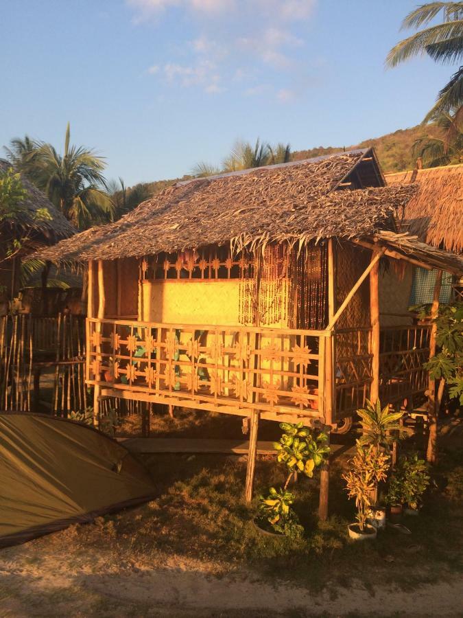 בוסואנגה Seafront Cottage Ocam Ocam Beach מראה חיצוני תמונה